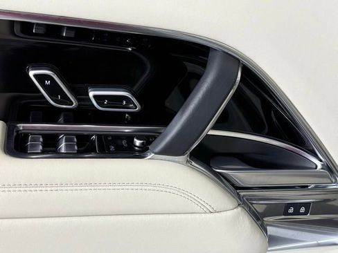 Used 2023 Land Rover Range Rover SE image 12