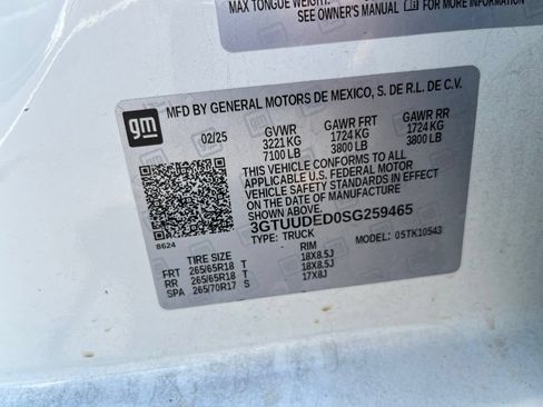 Used 2025 GMC Sierra 1500 SLT AWD/4WD image 9