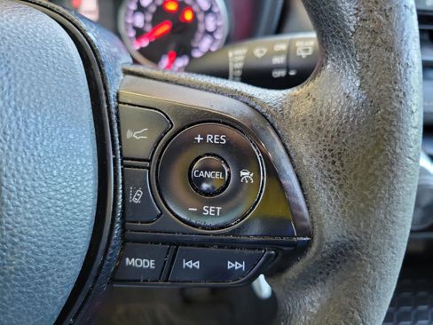 Used 2021 Toyota RAV4 LE image 33