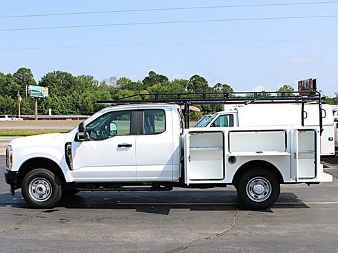 Used 2025 Ford F250 XL AWD/4WD image 7
