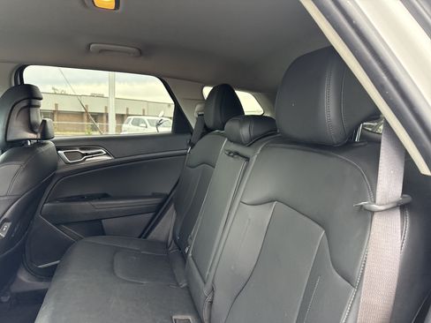 Used 2023 Kia Sportage EX AWD/4WD image 9