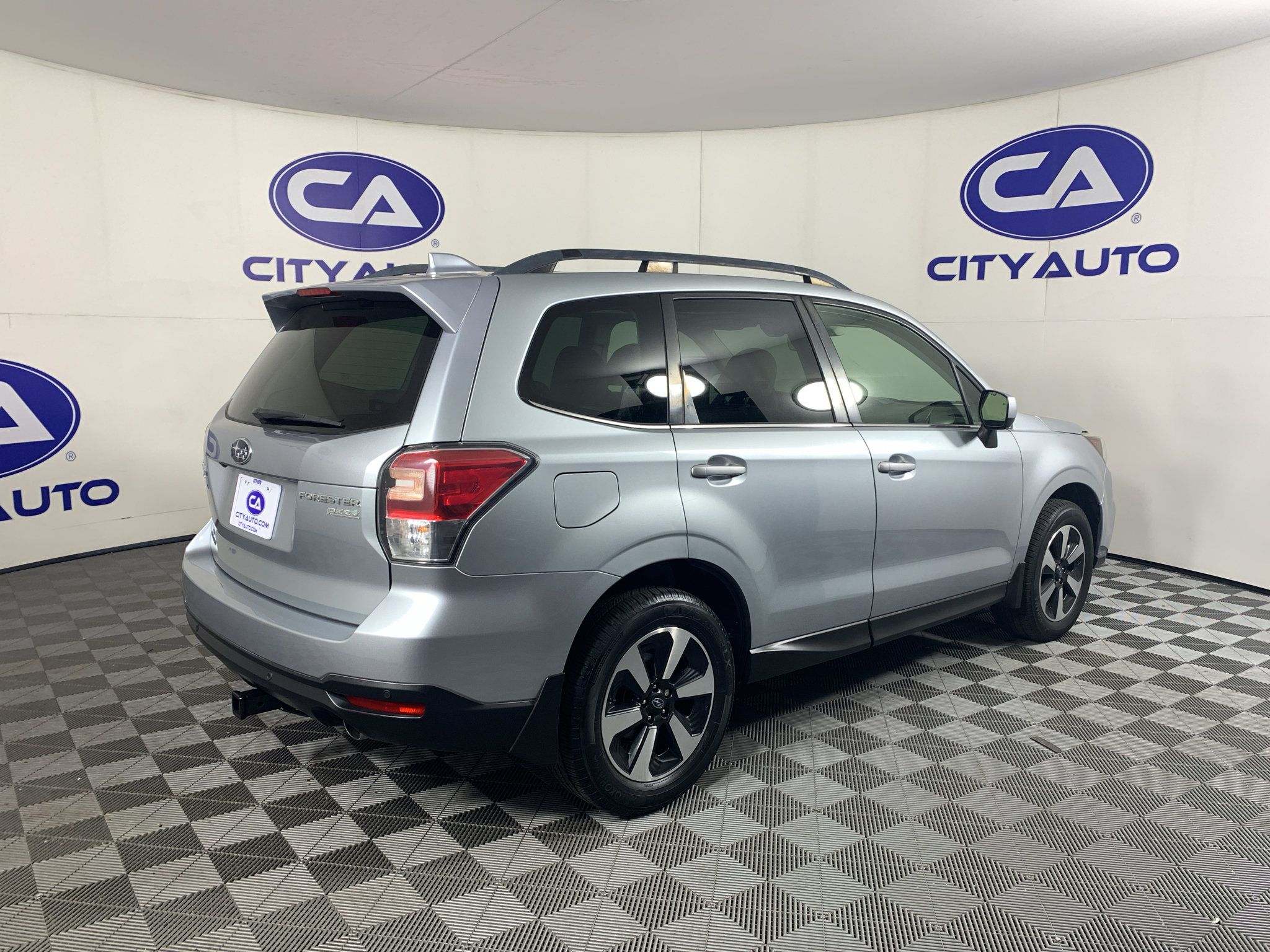 Used 2017 Subaru Forester 2.5i Limited AWD/4WD image 3