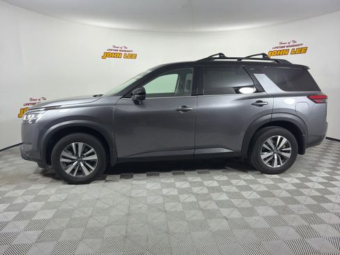 Certified 2024 Nissan Pathfinder SL w/ Black Appearance Package FWD image 2