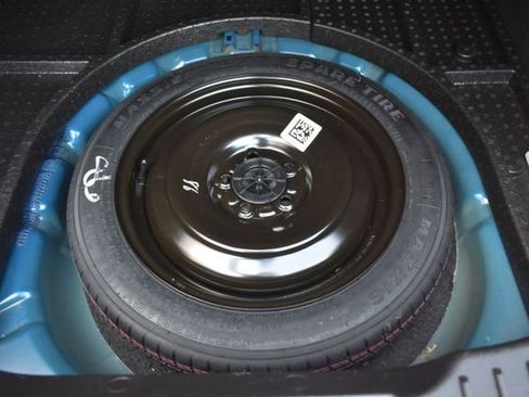 Used 2018 Ford Focus SE w/ SE Appearance Package image 32