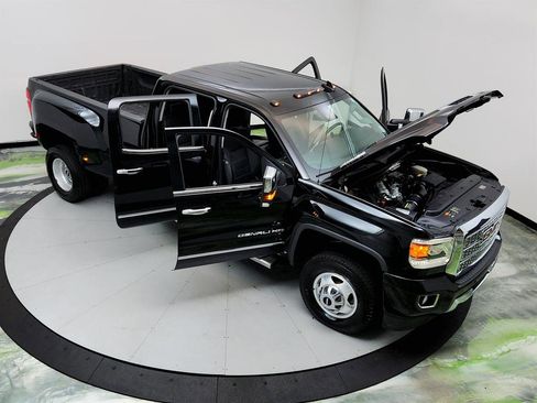 Used 2018 GMC Sierra 3500 Denali w/ Duramax Plus Package image 37
