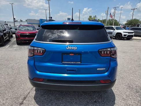 Used 2022 Jeep Compass Latitude FWD image 11