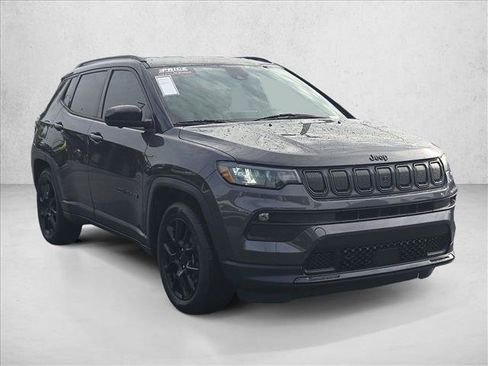 Used 2022 Jeep Compass Latitude w/ Convenience Group FWD image 3