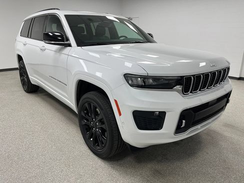 Used 2024 Jeep Grand Cherokee L Overland w/ Trailer Tow Package AWD/4WD image 2