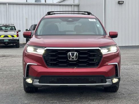 Used 2025 Honda Pilot Touring image 2