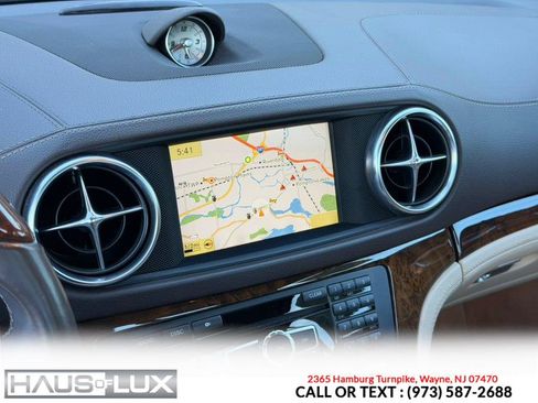 Used 2013 Mercedes-Benz SL 550 w/ Premium Pkg image 24