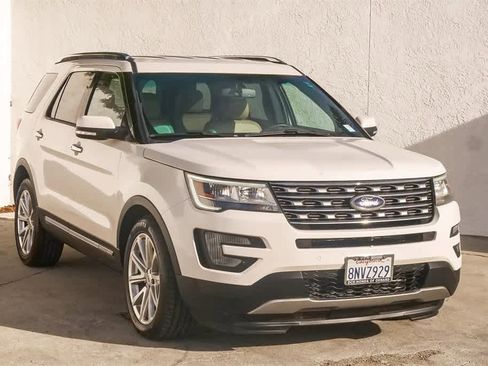 Used 2017 Ford Explorer Limited image 3