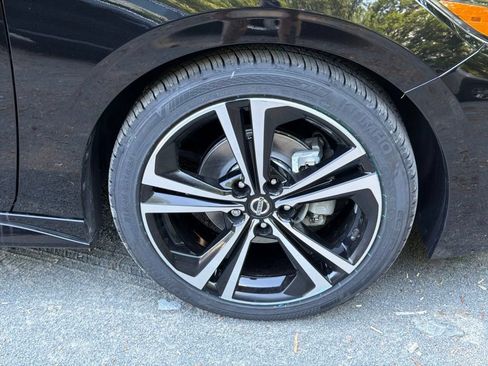 Used 2023 Nissan Sentra SR w/ SR Premium Package FWD image 8