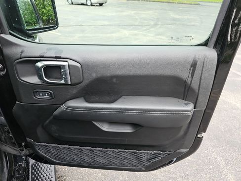 Used 2023 Jeep Wrangler Unlimited Sahara w/ Cold Weather Group AWD/4WD image 15