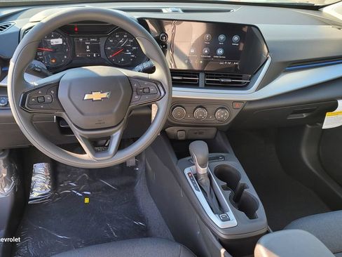New 2026 Chevrolet Trax LS w/ LS Convenience Package FWD image 24