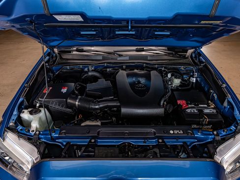 Used 2017 Toyota Tacoma TRD Sport w/ Tow Package image 27