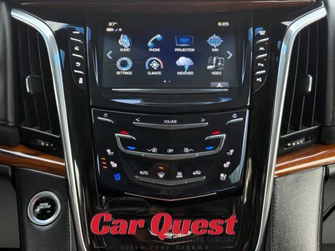 Used 2017 Cadillac Escalade Luxury RWD image 32