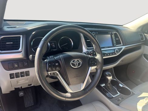 Used 2015 Toyota Highlander Limited FWD image 10