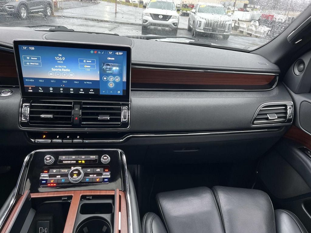 Used 2023 Lincoln Navigator Reserve AWD/4WD image 13