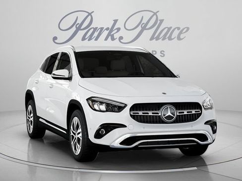 Used 2025 Mercedes-Benz GLA 250 4MATIC image 32