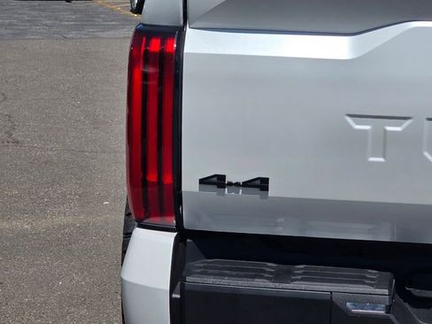 Used 2024 Toyota Tundra Limited AWD/4WD image 7