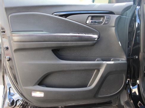 Used 2019 Honda Ridgeline Black Edition image 17