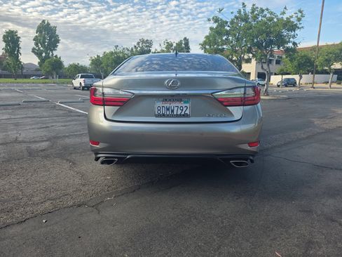 Used 2018 Lexus ES 350 w/ Navigation System Package FWD image 4