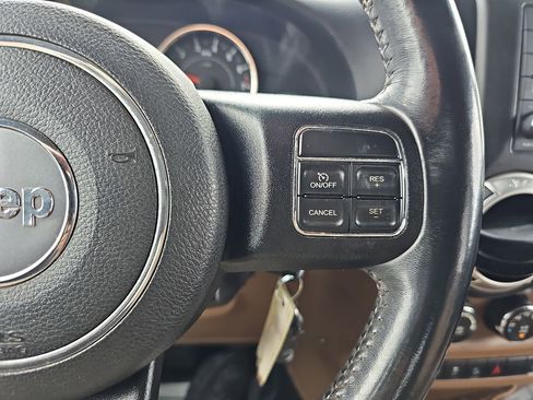 Used 2016 Jeep Wrangler Unlimited Rubicon w/ Connectivity Group image 21