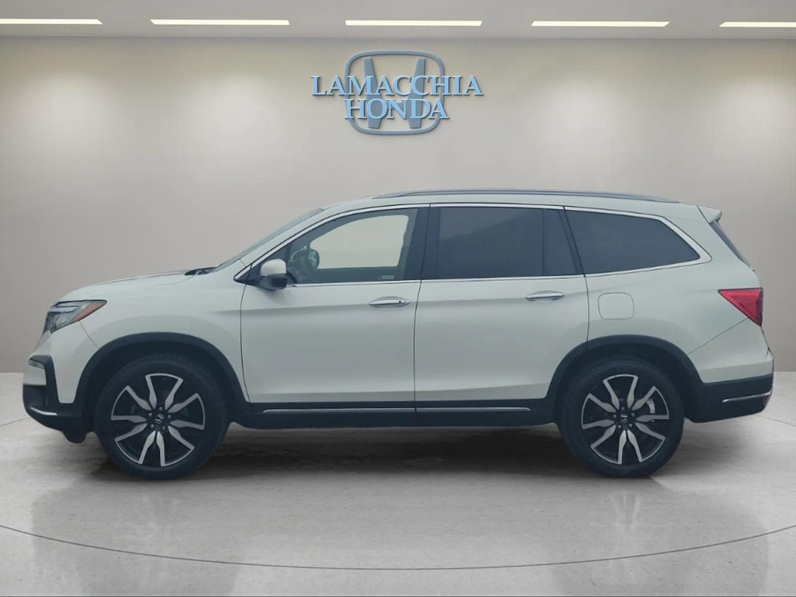 Used 2021 Honda Pilot Touring image 2