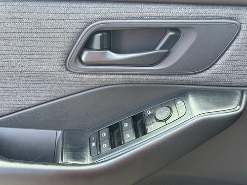 Used 2023 Nissan Rogue S FWD image 20