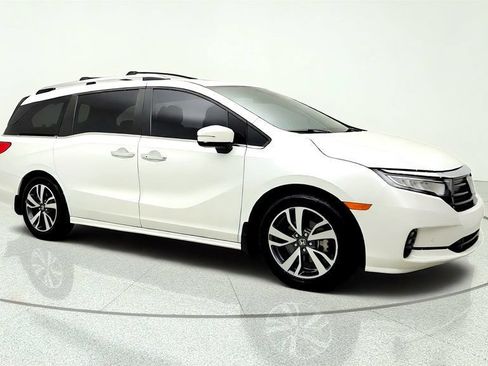 Used 2021 Honda Odyssey Touring image 3