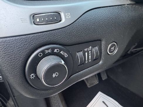 Used 2015 Jeep Cherokee Latitude w/ Comfort/Convenience Group image 14