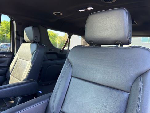 Used 2022 Chevrolet Suburban Z71 AWD/4WD image 32
