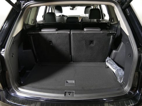 Certified 2024 Volkswagen Atlas SEL Premium R-Line image 18