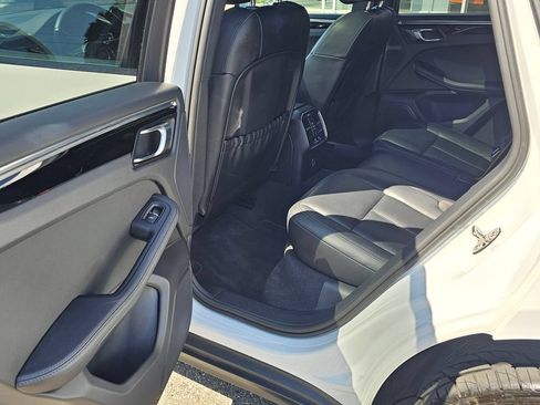 Used 2025 Porsche Macan AWD/4WD image 15