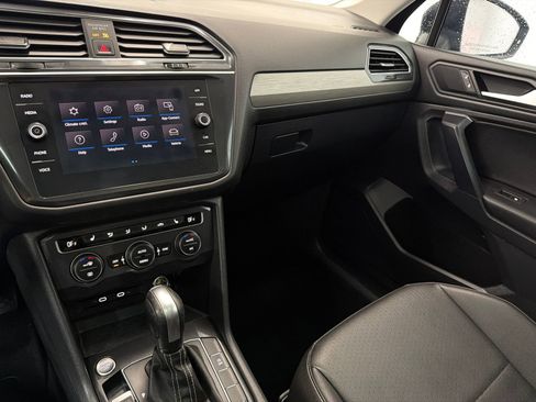Used 2021 Volkswagen Tiguan SE FWD image 24