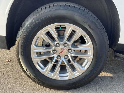 Used 2024 GMC Yukon XL SLT w/ SLT Luxury Package image 11