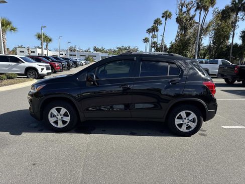 Used 2022 Chevrolet Trax LT w/ LT Convenience Package image 6