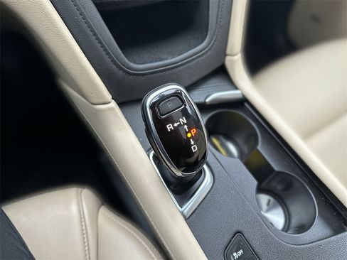 Used 2018 Cadillac XT5 Luxury w/ Driver Awareness Package image 21