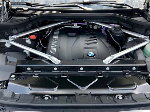 Used 2026 BMW X7 xDrive40i w/ Premium Package image 16