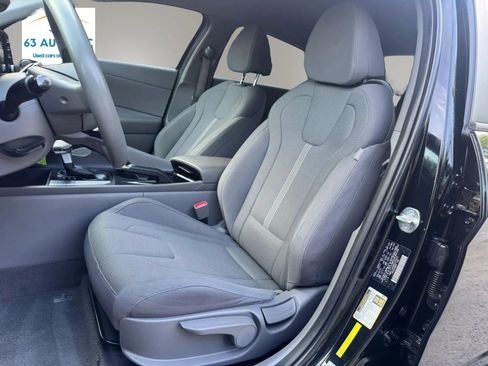 Used 2022 Hyundai Elantra SE FWD image 13