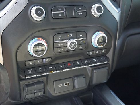 Used 2023 GMC Sierra 2500 Denali w/ Denali Ultimate Package image 18