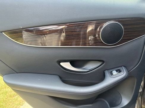 Used 2018 Mercedes-Benz GLC 300 4MATIC image 45