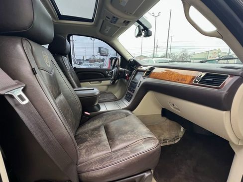 Used 2010 Cadillac Escalade ESV Platinum image 34