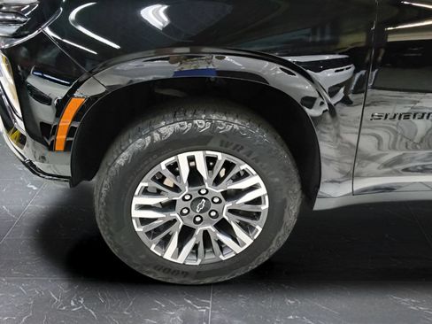 Used 2025 Chevrolet Suburban Z71 AWD/4WD image 29