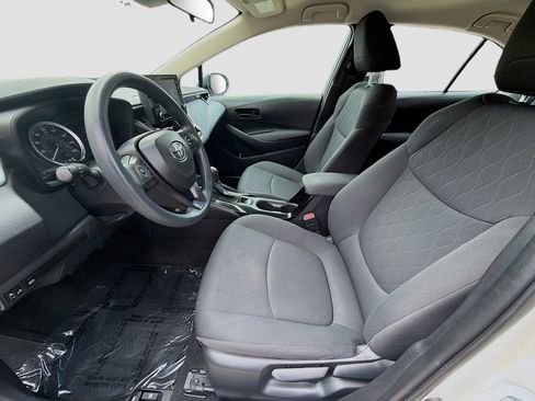 Used 2022 Toyota Corolla LE FWD image 16