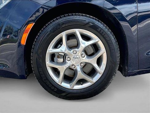 Used 2018 Chrysler Pacifica Limited w/ Advanced Safetytec Group FWD image 10