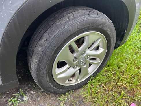 Used 2020 Hyundai Venue SEL image 5