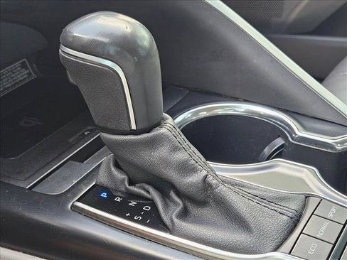 Used 2020 Toyota Camry XLE FWD image 12