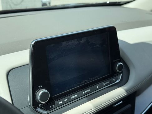Used 2025 Nissan Rogue SV FWD image 25