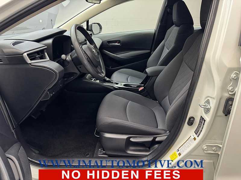 Used 2020 Toyota Corolla LE FWD image 12